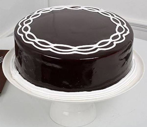 طرز تهیه کیک تولد شکلاتی به 6 روش + ایده‌هایی برای تزئین کیک