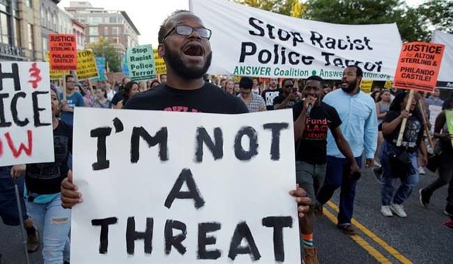 شهردار ایندیانا نژادپرستی را در ادراه پلیس این منطقه دامن زده است