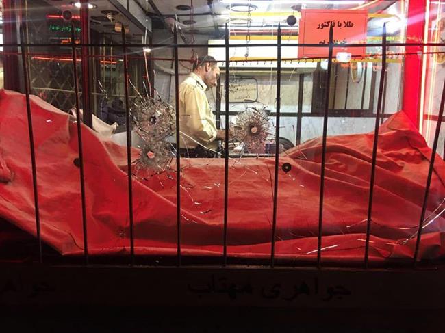 سرقت نافرجام مسلحانه از یک طلافروشی در تهرانسر +تصاویر