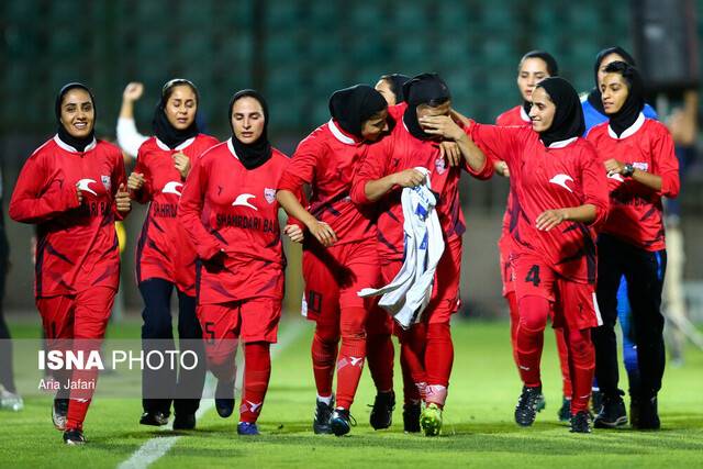 لیگ برتر فوتبال بانوان و تجربه اولین‌ها/ از هواداران پرشور تا کتک‌کاری در زمین