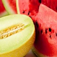 خوردن 10 نوع میوه ای که در تابستان توصیه می شود