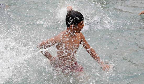 در روزهای گرم تابستان، شناکنید اما غرق نشوید!