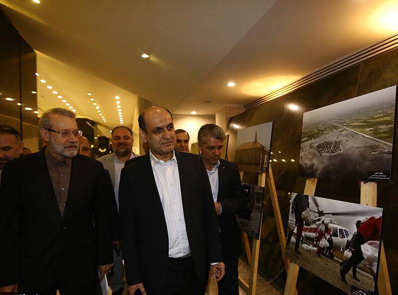 نمایشگاه عکس سیل گلستان با حضور لاریجانی در مجلس برپا شد