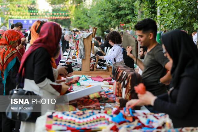 فقط روی دیوار کاشی می‌چسبانیم و می‌گوییم گذر صنایع دستی!