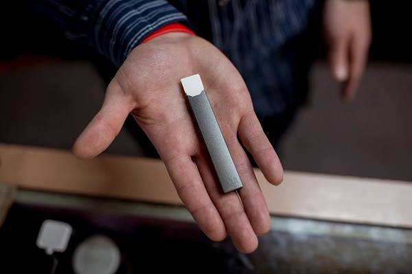 شرکت سیگار الکترونیکی جول به عمد نوجوانان را هدف قرار داده است