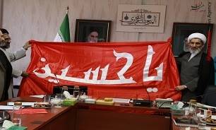 پرچم گنبد حرم حضرت امام حسین (ع) به معاون فرهنگی قوه قضاییه اهدا شد