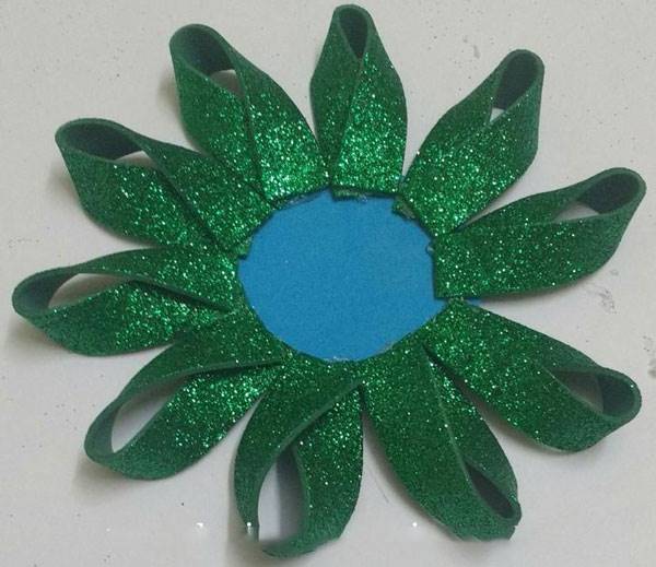 ساخت برگ برای کاردستی گل با فوم اکلیلی به روش اول ساخت برگ برای کاردستی گل با فوم اکلیلی به روش اول