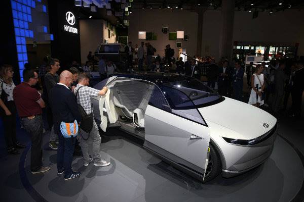 deb905a4-hyundai-45-ev-concept-at-2019-frankfurt-motor-show-15