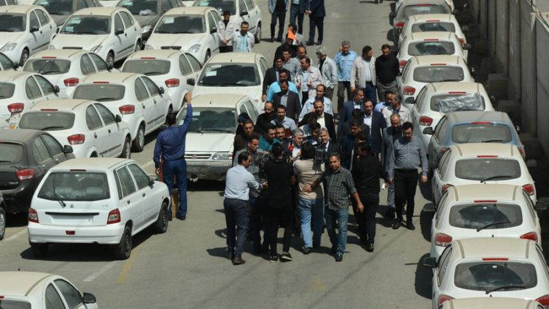 بازدید دادستان تهران از پارکینگ خودروسازان؛ ریشه یابی علت دپو شدن خودروهای تولیدی