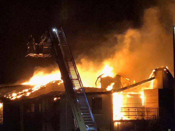 ساختمانی سه طبقه در شهر برایتون انگلیس در آتش سوخت