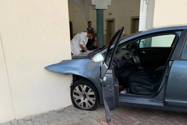 حمله یک خودرو به مسجدی در شرق فرانسه +عکس و فیلم