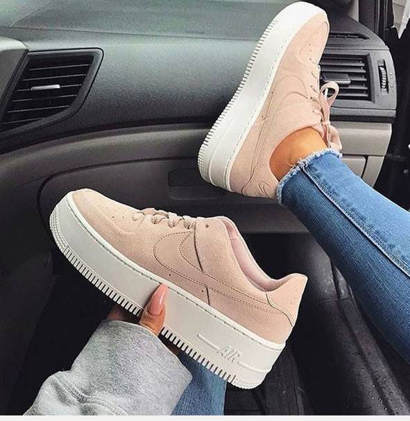 کفش اسپرت دخترانه لژدار صورتی کفش اسپرت دخترانه لژدار صورتی