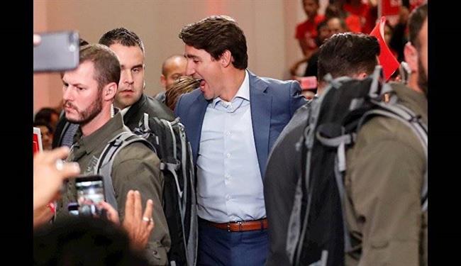 عکس: جلیقه ضد گلوله نخست وزیر کانادا خبرساز شد!