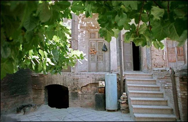 کاظمی/ مشکلات ثبتی و توافق نکردن ورثه مانع تملک رهبر مشروطه و شیخ فضل الله نوری است
