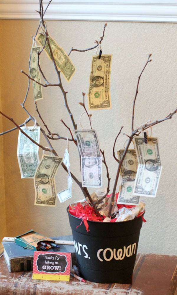  تزیین پول آویزان از شاخه