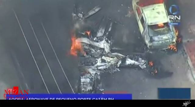 تصاویری از سقوط مرگبار هواپیمای سبک روی خودروهای پارک شده در برزیل