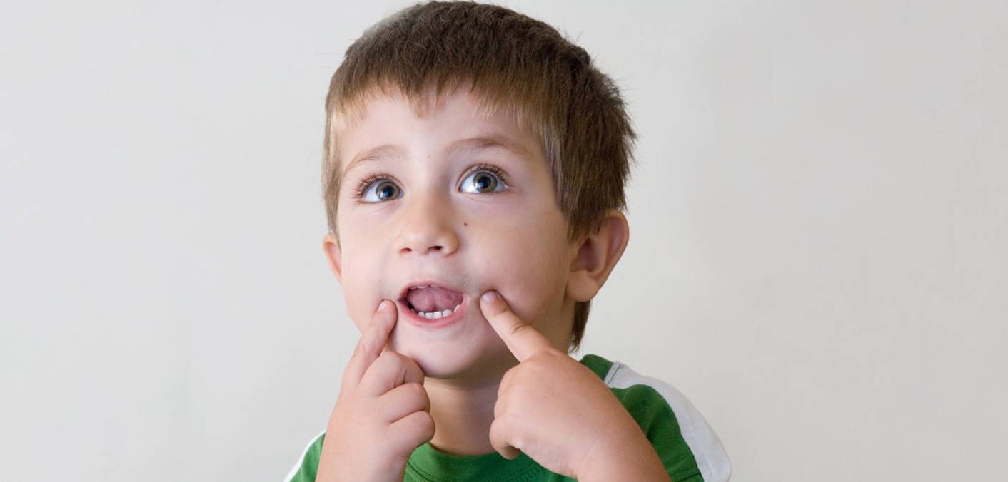 لکنت زبان در کودکان چطور درمان می‌شود؟