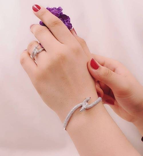 انگشتر و دستبند نقره زنانه