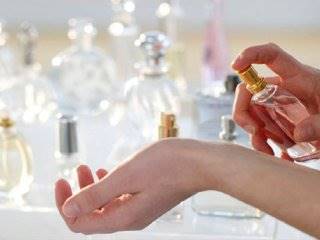 عطر را به این نقاط از بدن نزنید!