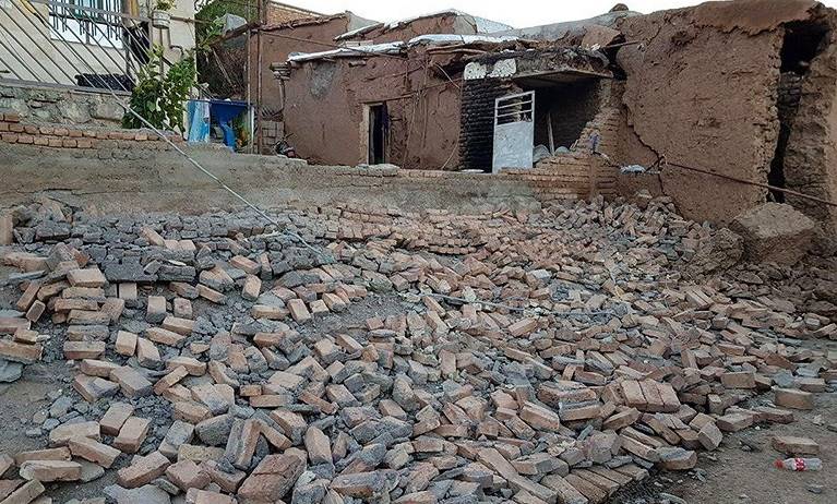 تأمین ویلچر معلولان مناطق زلزله زده آذربایجان شرقی