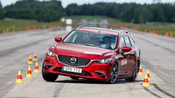 Mazda 6 Wagon 2015 moose test