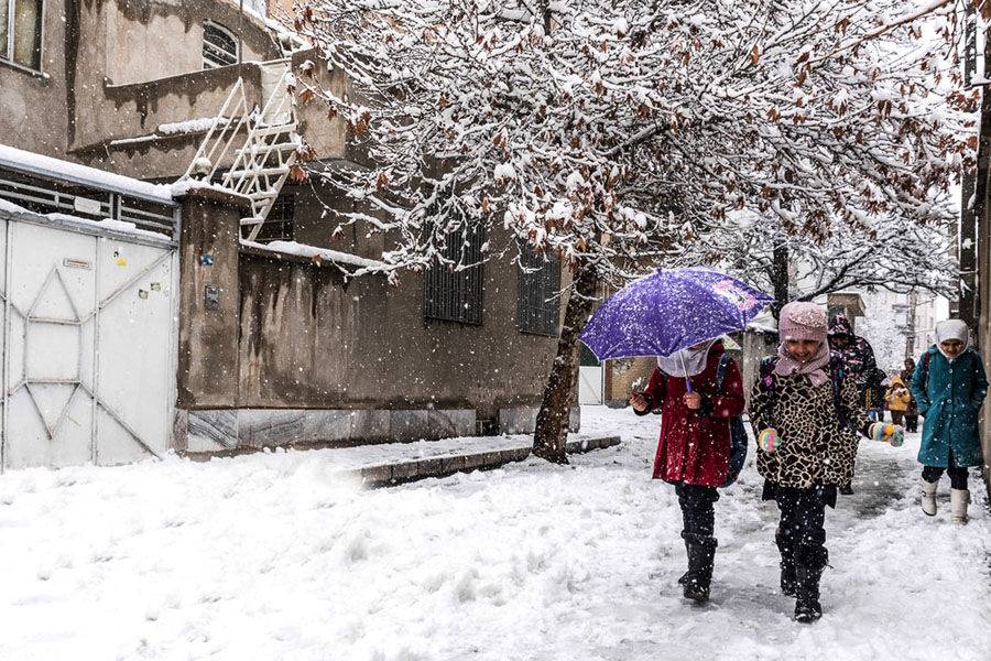 مدارس همدان به علت بارش برف تعطیل شد
