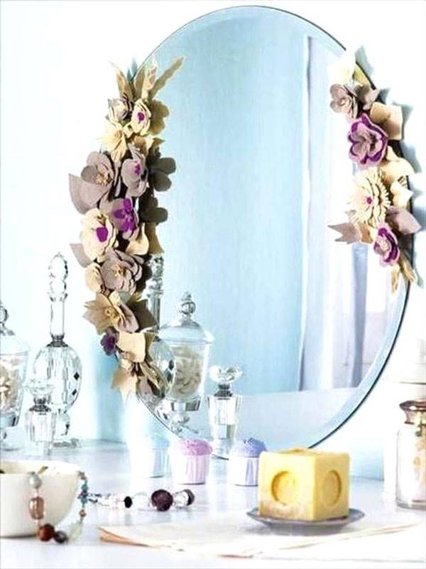 گل کاغذی برای تزیین آینه در خانه