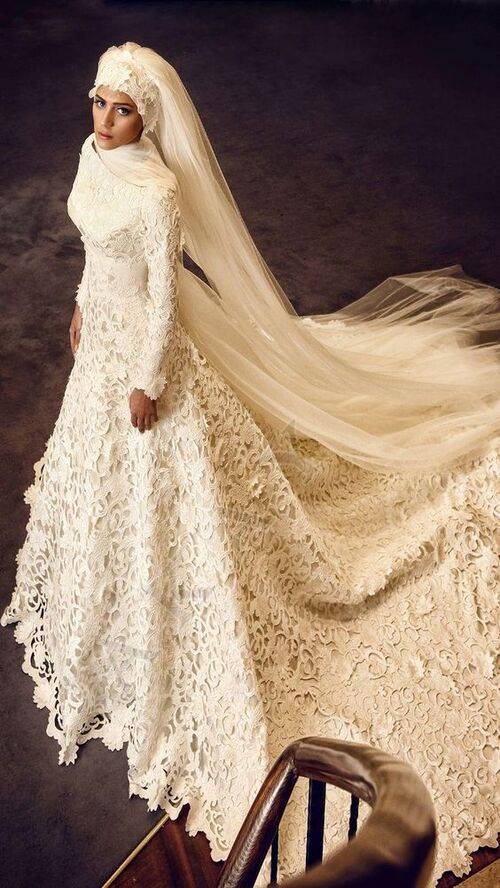 لباس عروس گیپور پوشیده