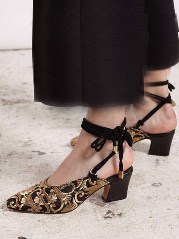 کفش پاشنه پهن زنانه مشکی طلایی