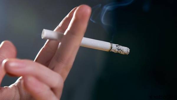 دخترانی که جوانی خود را دود می کنند/ آیا سیگار کشیدن نشانه روشنفکری است؟