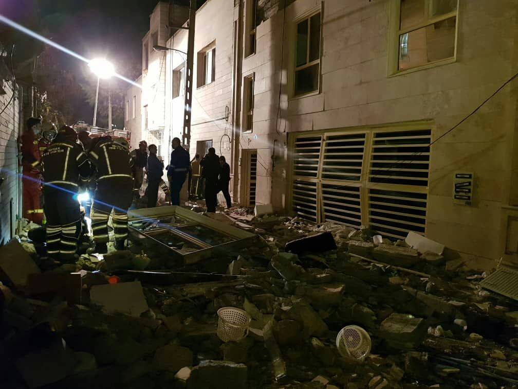 انفجار شدید در ساختمان 4 طبقه در خیابان چشمه علی