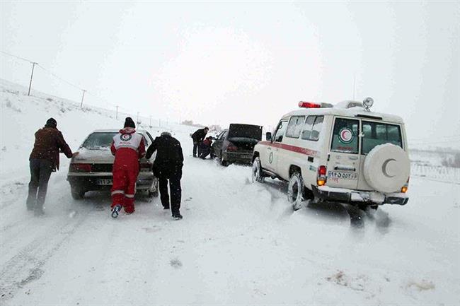 7 استان کشور درگیر برف و کولاک/ توزیع 75 بسته غذایی و پتو در میان شهروندان