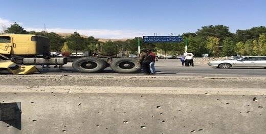 هشدار پلیس درباره قیچی کردن تریلرها هنگام بارندگی در 2 بزرگراه اصفهان
