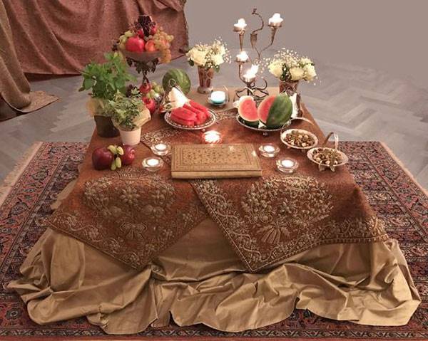 تزیین میز شب یلدا به شکل سنتی