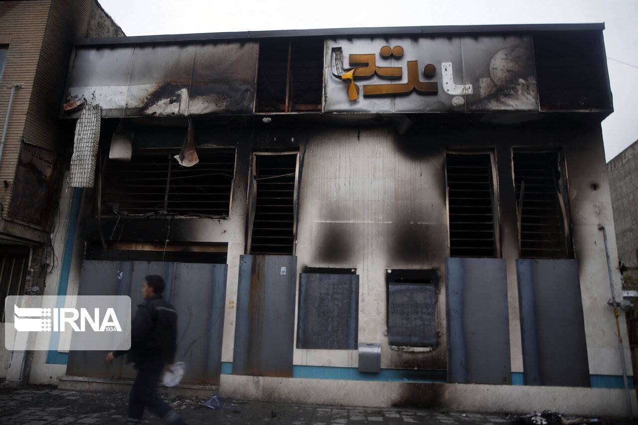 چهار متهم آتش زدن یک بانک در اصفهان دستگیر شدند