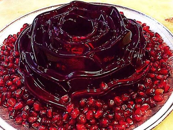 تزیین ژله انار شب یلدا به شکل گل رز تزیین ژله انار شب یلدا به شکل گل رز