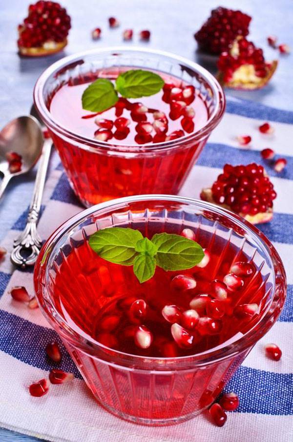 تزیین ژله انار لیوانی برای شب یلدا شکل جذاب تزیین ژله انار لیوانی برای شب یلدا شکل جذاب