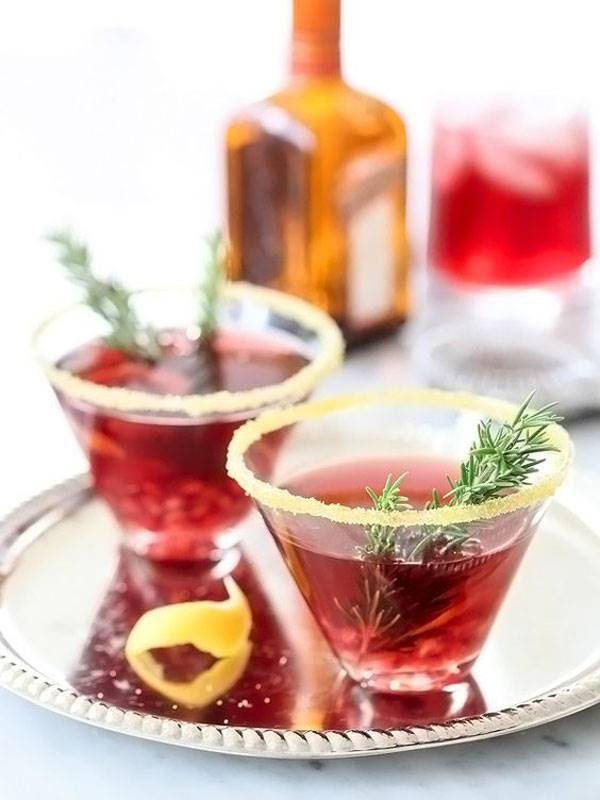 تزیین ژله انار شب یلدا به شکل لیوانی تزیین ژله انار شب یلدا به شکل لیوانی