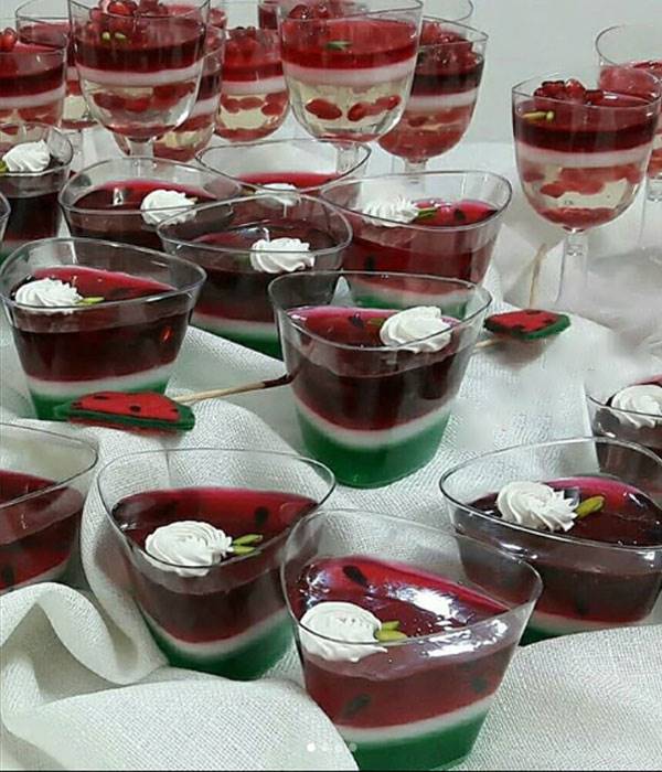 تزیین ژله هندوانه لیوانی شب یلدا تزیین ژله هندوانه لیوانی شب یلدا