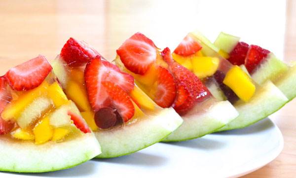 تزیین ژله شب یلدا با میوه های مختلف تزیین ژله شب یلدا با میوه های مختلف