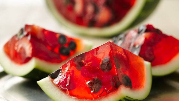 تزیین خلاقانه ژله شب یلدا با میوههای مختلف تزیین خلاقانه ژله شب یلدا با میوههای مختلف