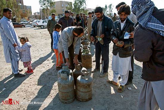 مردم زاهدان در صف‌های گاز مایع+عکس