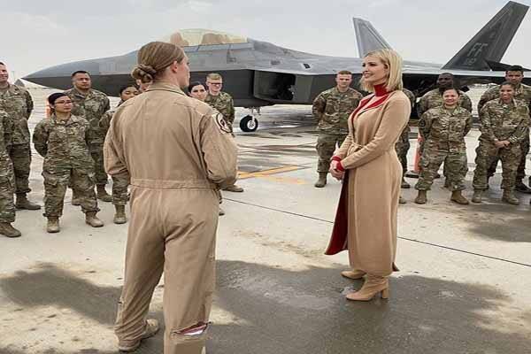 ایوانکا ترامپ در پایگاه نظامیان آمریکایی در قطر