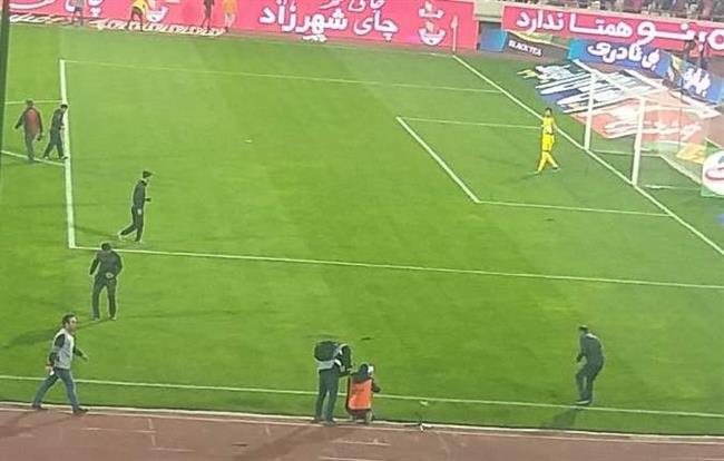 بازیگر سینما، گلر نساجی در بازی مقابل پرسپولیس