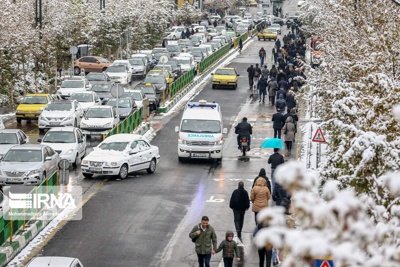 تهران و مشکلاتش در یک روز زیبای برفی