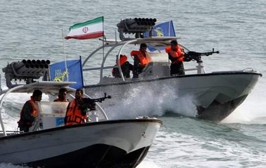 توقیف سه قایق غیرمجاز کویتی در بندر ماهشهر توسط سپاه پاسداران