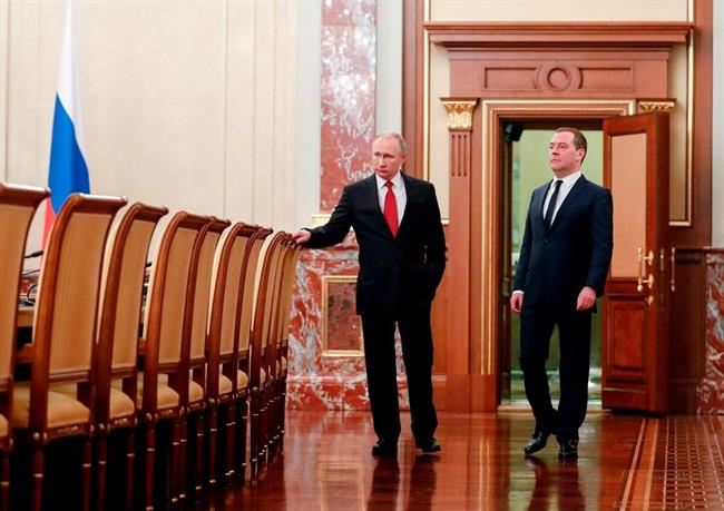 ولادیمیر پوتین، رییس جمهور روسیه، اعلام کرده است که وی با ایده دوره بدون محدودیت حضور در مقام رهبری کشور، مانند آن چیزی که در دوران اتحاد جماهیر شوروی در این کشور وجود داشت مخالف است.