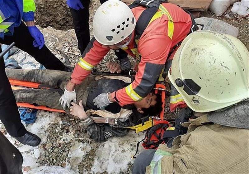 نجات معجزه‌آسای پسر 15 ساله پس از سقوط 20 متری + تصاویر