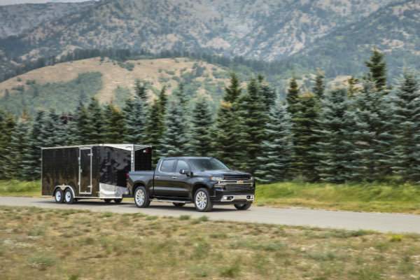 2019-Chevrolet-Silverado-High-Country-towing-a-trailer-in-Wyoming-001