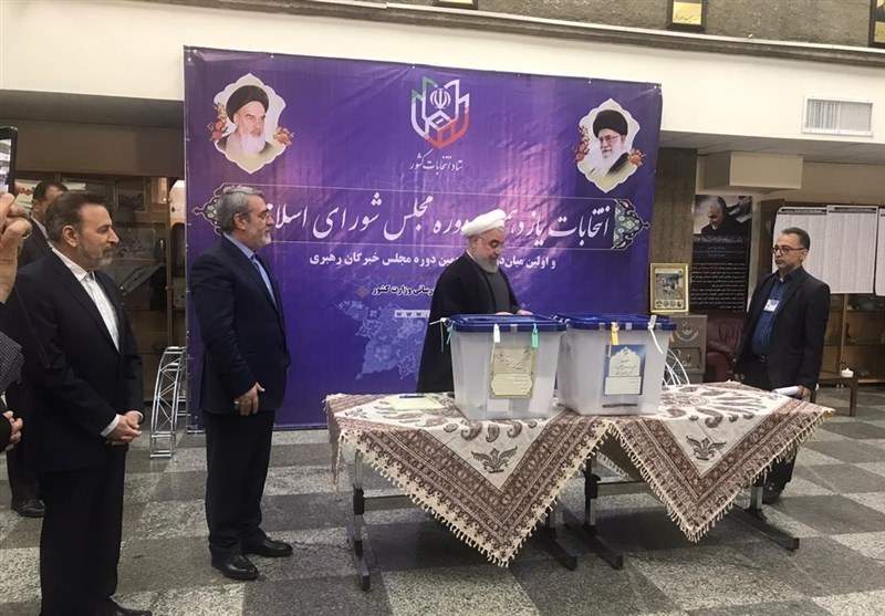 انتخابات مجلس 98 ؛روحانی رأی خود را به صندوق انداخت